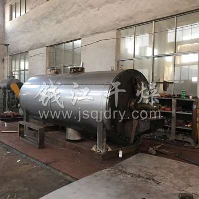 四川某化工厂定的大型耙式干燥机制作中