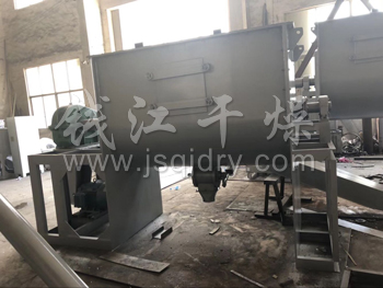 螺带混合机与V型混合机今日发货