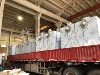 今日多台热风循环烘箱发货山东青岛